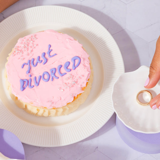 Image of a cake with the headline "just divorced" written on it